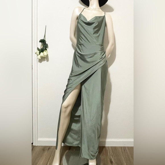 19 🎀 Olive Maxi Split Dress 🎀 - Picture 2 of 4